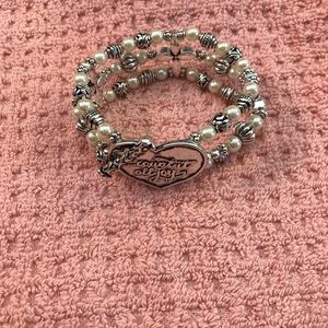 Premier Designs Pearl accent stretch bracelet